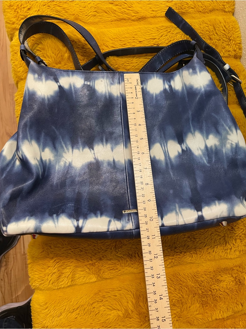 Vince Camuto Tania Leather Tie Dye Shoulder Bag Tote Navy White - Picture 5 of 6